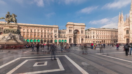 Obraz premium Panorama showing Milan Cathedral and Vittorio Emanuele gallery timelapse.