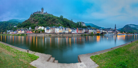 Obraz premium Panorama of the city embankment in the old medieval town of Cochem. Germany.