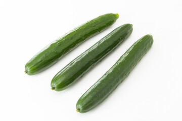 白背景にきゅうり