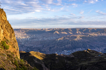 Obraz premium View from the landmark Muela del Diablo over the highest administrative capital, the vibrant city La Paz in Bolivia - traveling and exploring South America