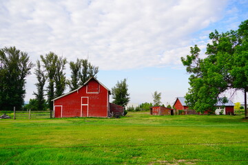 Obraz premium beautiful village house and barn in state of Idaho, USA