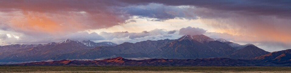 Fototapeta premium Sunny view of the landscape of Great Sand Dunes National Park and Preserve