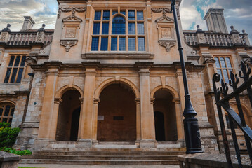 Fototapeta na wymiar Entrance to University of Oxford History Faculty, Oxford, Oxfordshire, England, UK