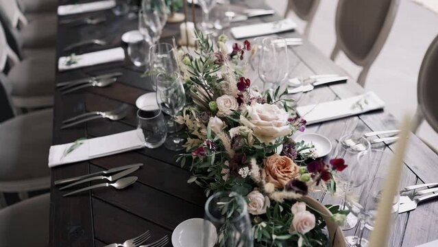 flowers decor at a wedding day table