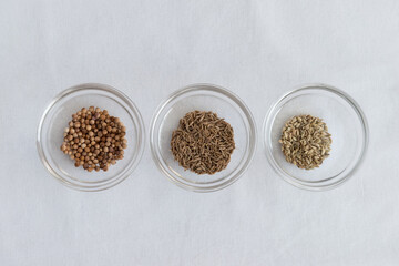 香辛料　クミンシード　白胡椒（ホワイトペッパー）　　フェンネルシード