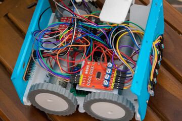 A look inside a 3D printed robot car with a grabber and line following capabilities | advanced |...
