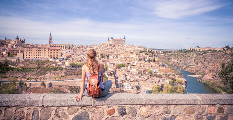 Woman travelling in Europa- Panoramic view of Toledo city in Spain - obrazy, fototapety, plakaty