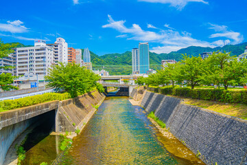 市街地にある川
