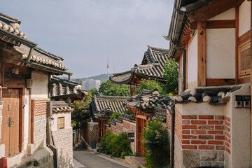 Fototapeta na wymiar Traditional Hanok Village neighborhood in Seoul, South Korea.