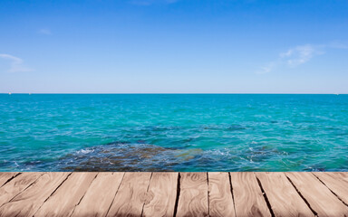 Fototapeta na wymiar wooden pier and sea