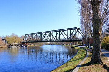 Fototapeta premium Railroad bridge spanning river Havel near Caputh