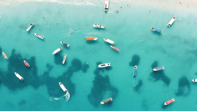 botes junto a la playa, Colombia.