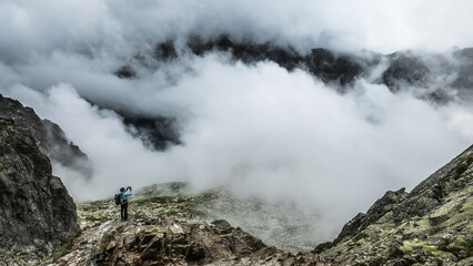 Sucha dolina - Tatry wysokie. Treking wsród chmur latem. © Mateusz