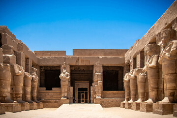 Fototapeta na wymiar Templo de la reina Hatshepsut, valle de reyes, Luxor