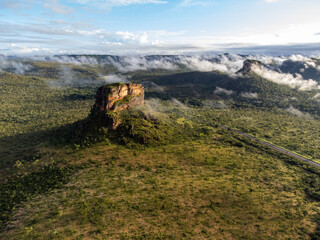 Naklejka premium Beautiful sandstone hill in Brazilian savannah sunrise