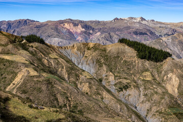 Fototapeta premium Colorful mountain landscape in the remote Bolivian Andes between Torotoro and Oruro - Traveling and exploring South America