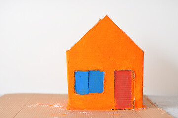 casa pequena artezanal colorida 