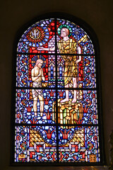 Buntglasfenster in der Kathedrale St. Mariä Himmelfahrt in Chur, Kanton Graubünden, Schweiz