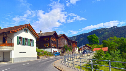 Fototapeta na wymiar Die Arosastraße bei St. Peter in der Region Plessur, Gemeinde Arosa im Kanton Graubünden (Schweiz)