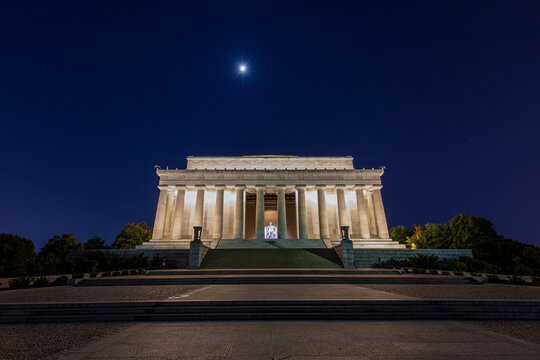 Lincoln Memorial at night with Full Moon