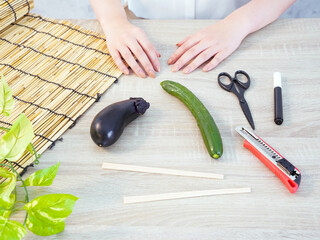 日本のお盆に伝統の精霊馬を作って供養する