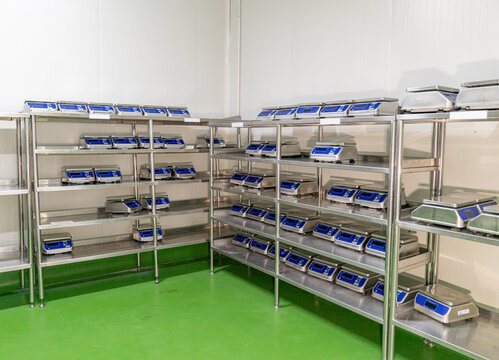 Store weighing scale for support production line.