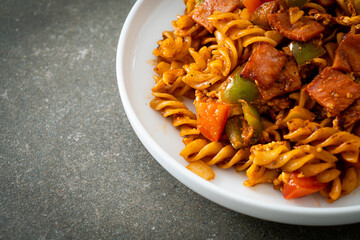 fusilli pasta with ham and tomatoes sauce