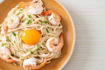 spaghetti white cream sauce with shrimps and egg yolk