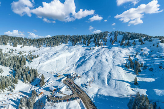 Das Skigebiet Grasgehren am Riedbergpa&szlig; im Oberallg&auml;u im Luftbild