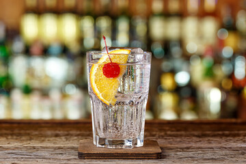 Cocktail on the basis of gin and lemon juice