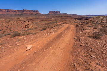 hiking the murphy trail loop in the island in the sky in canyonlands national park, usa