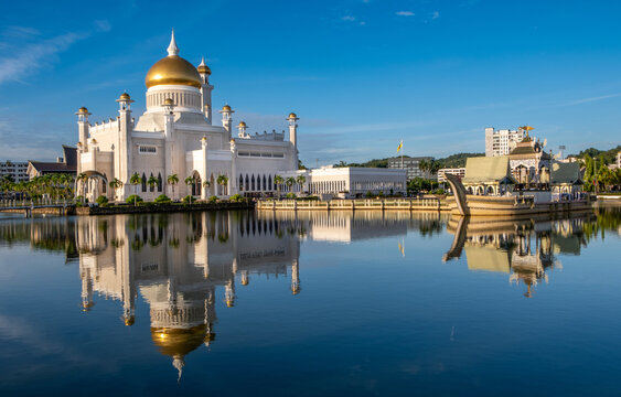 Omar Ali Saifuddien Mosque in Brunei on the island of Borneo