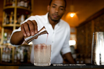 latin bartender making a bramble