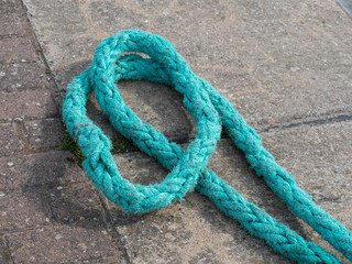 Nahaufnahme grünes Schiffstau