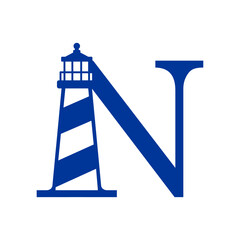 Logo Nautical. Icono de torre marítima en puerto. Letra inicial N con faro de luz
