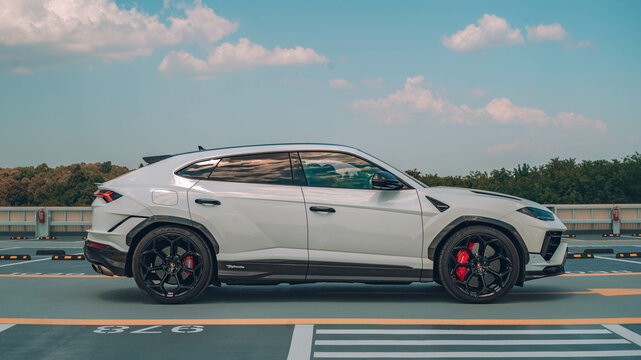 2023 Lamborghini Urus Performante