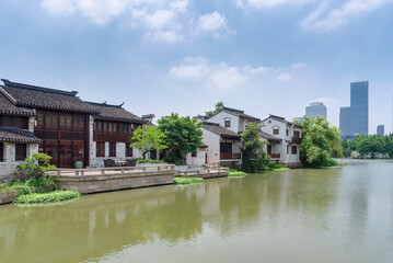 Fototapeta na wymiar canal in the ancient chinese city