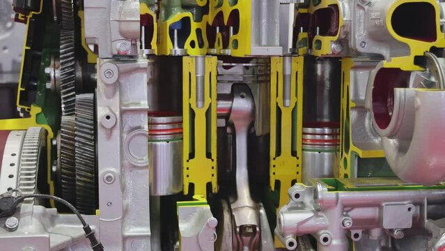 Large Truck Diesel Engine Motor Cross Section Motion Pistons