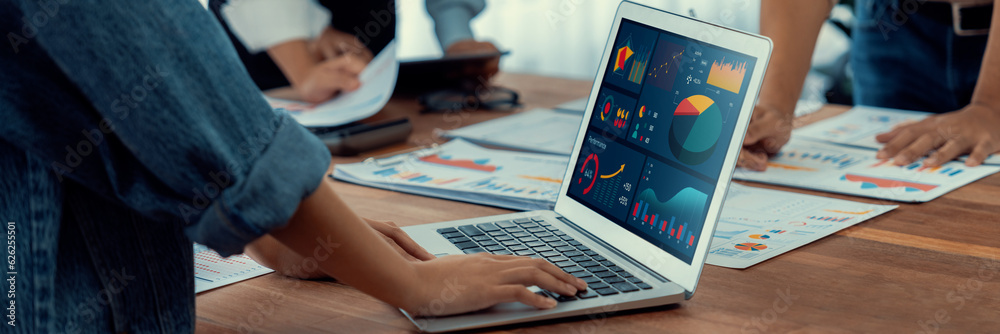 Leinwandbilder panorama shot analyst team utilizing bi fintech to analyze financial report with laptop. businesspeo