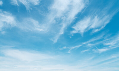 white cloud with blue sky background - obrazy, fototapety, plakaty