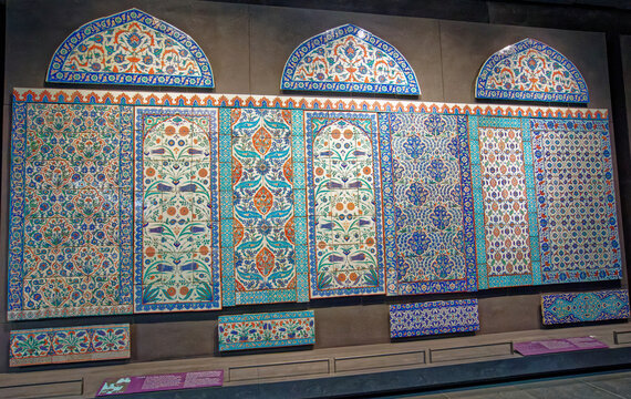 Panels of Islamic art on show at the Louvre museum