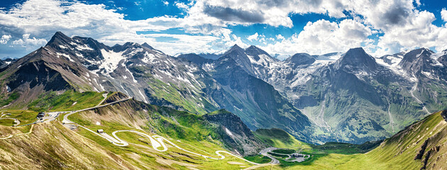 Großglockner-Hochalpenstraße in den Alpen von Österreich