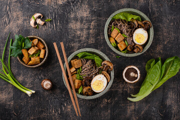 Soba noodle with tofu and mushroom