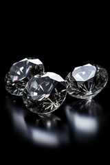 Diamanten auf schwarz, hochkant, negativer Raum für Typo, Edelstein- , Juwelen- , Juwelier-Werbung