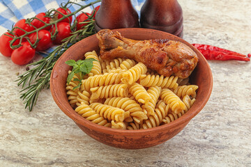 Roasted chicken leg with macaroni