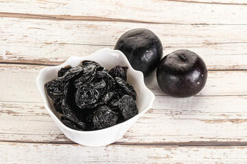 Dry prunes in thw bowl