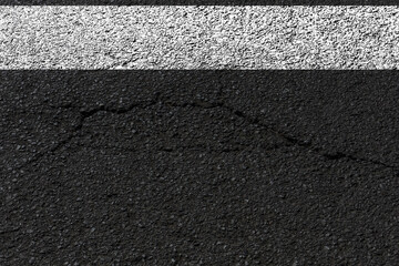 bande blanche sur asphalte 