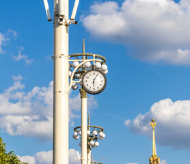 Fototapeta na wymiar Close up shot of outdoor clock on the lamp post. City