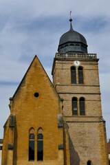 Fototapeta na wymiar La tour Saint-Nicolas de la ville de Paray-le-Monial