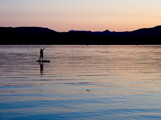 Fototapeta na wymiar Spectacular sunset at Patricia Bay in Victoria, British Columbia 